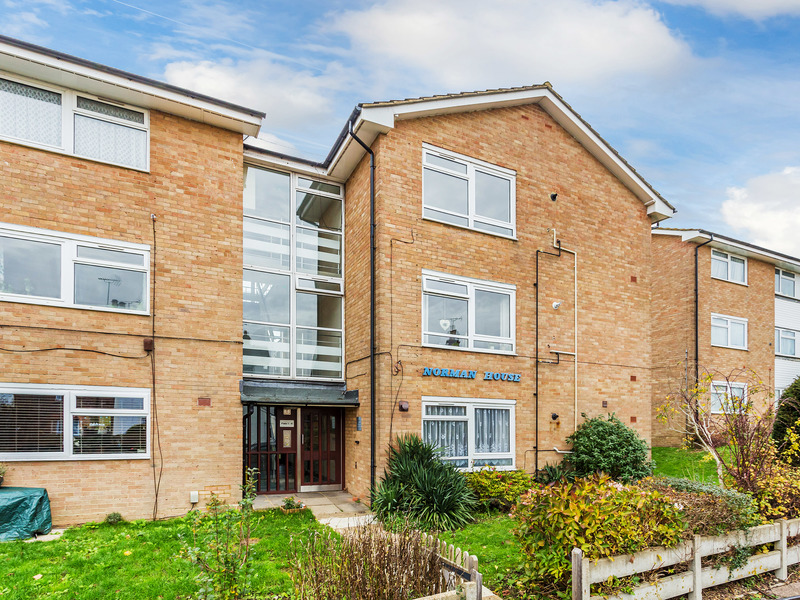 2 Bed Apartment For Sale in Reigate